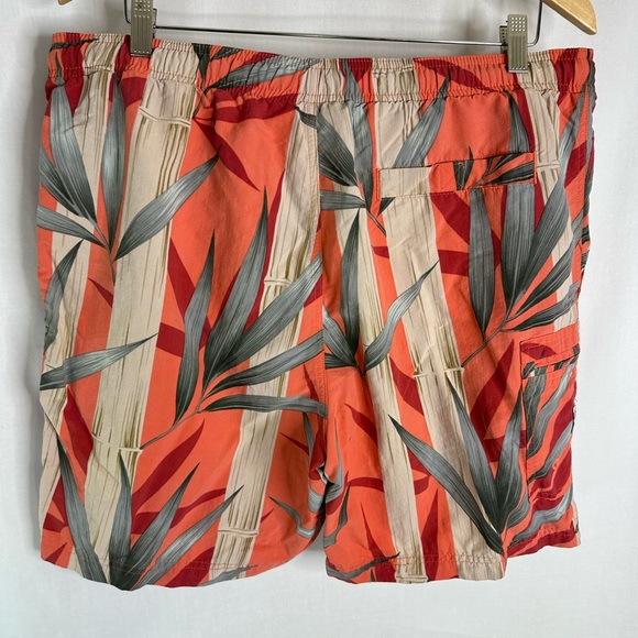 Tommy Bahama men’s Sz M multi colored Tropical swimming trunks P0 - Picture 2 of 5